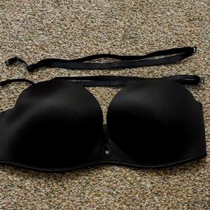 Victoria secret under wire 32A strapless bra with straps.